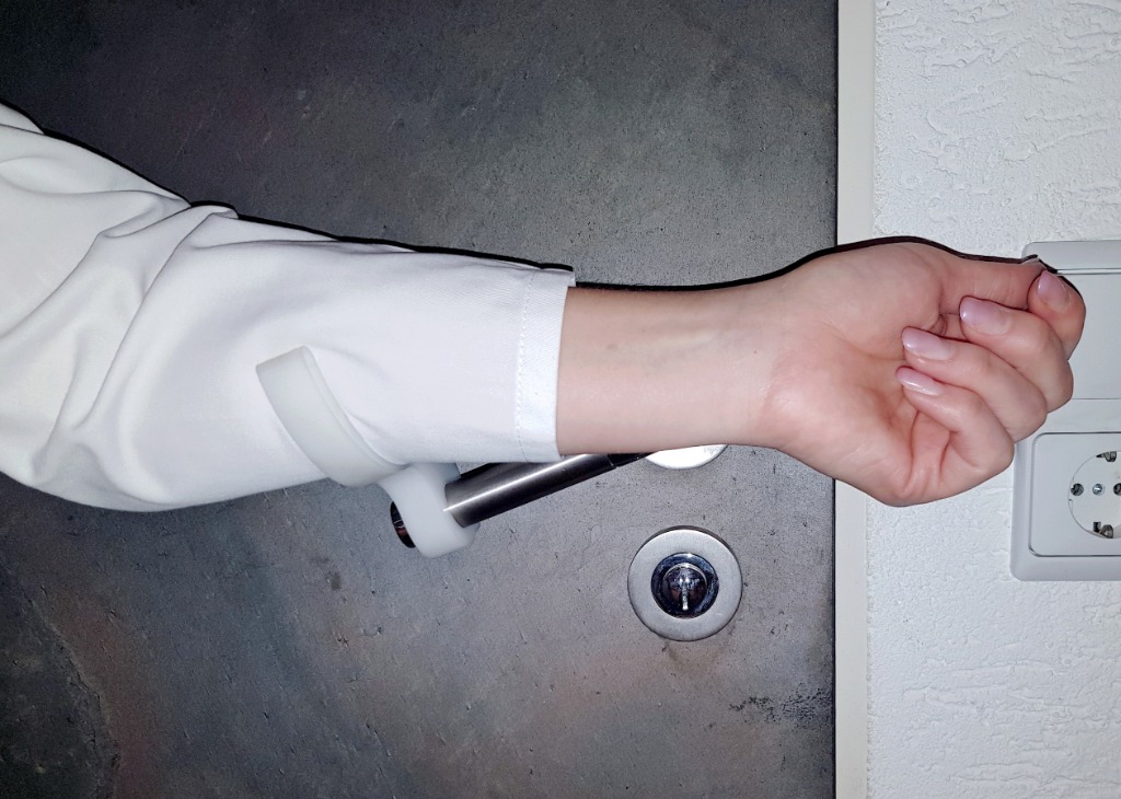 Türklinke ohne Berührung betätigt